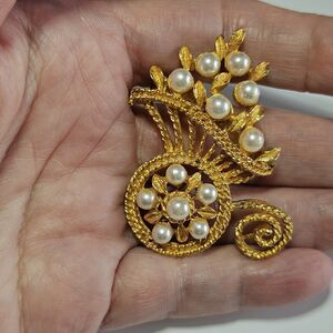 Vintage Gold Tone Faux Pearl Wheel Barrel of Flowers Pin Brooch